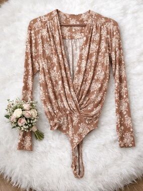 Intimately Free People Tan Beige Floral Thong Bodysuit V Neck Size XSmall EUC
